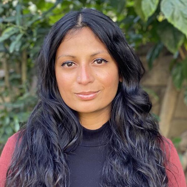 Headshot of Nina Fernando.