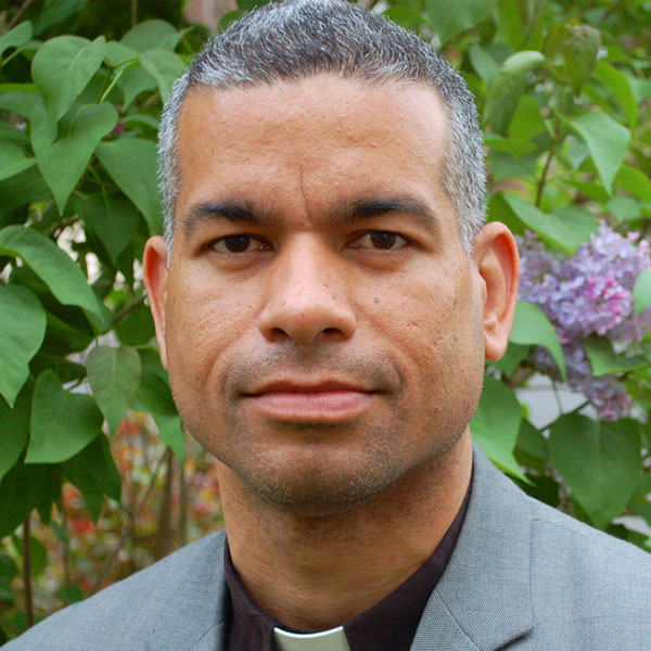 Headshot of Carmelo Santos.