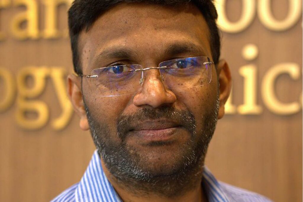 Headshot of Daniel Paul .